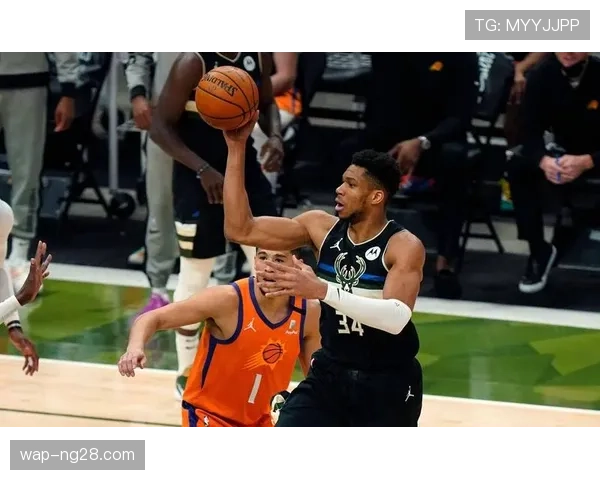 字母哥三分命中率提升至43.5% 空间型四号位日趋完善